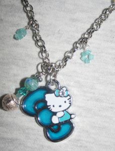 Détail collier Hello Kitty