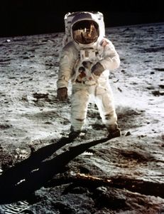 Armstrong-fotografiando-a-Aldrin--Apolo-11--1969.jpg