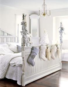 stockings-bed-de