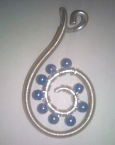 pendentif perles bleues