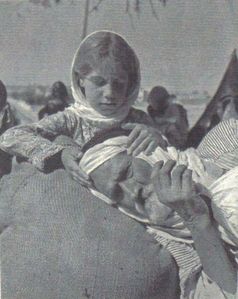 vieillard-et-sa-petite-fille-onu-19482