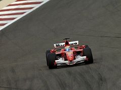 La-Ferrari-durante-una-corsa-di-Formula-Uno.jpg