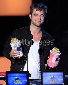 Robert Pattinson Number on Robert Pattinson Et Kristen Stewart Ont Remport Le Si Convoit