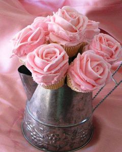 Rose-Frosting-Cupcakes1