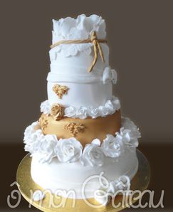PIECE MONTEE WEDDING CAKE OR ET BLANC