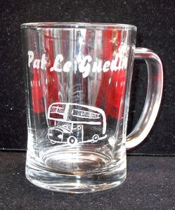 Chope de bière gravée autocar