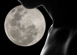 mujer y luna