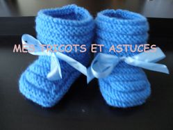 Chaussons au tricot bleu jean et rouge tomate bébé garçon