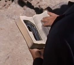 Derringer-Mitchum.jpg