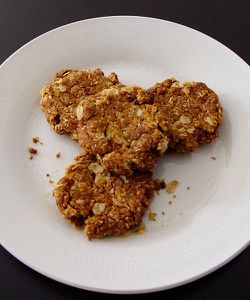anzac-biscuits-plate
