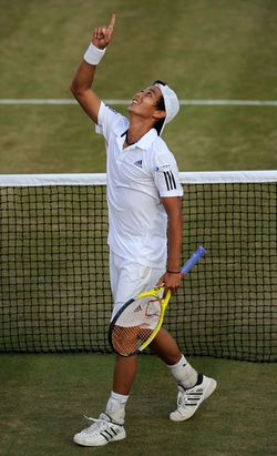 82nd-ranked-lu-crashes-wimbledon-quarterfinals-2010-06-29_l.jpg
