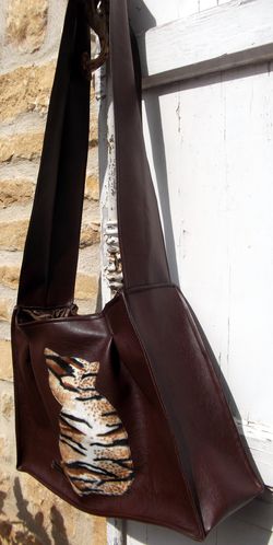 Sac besace faux cuir appliqué chat