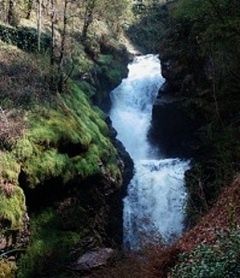 2008-cascades-de-gimel-le- saut