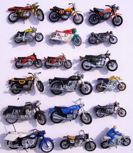 Maquettes-et-modeles-reduits-motos 4350
