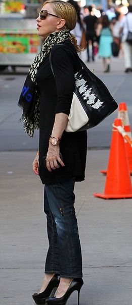 20130531-pictures-madonna-out-and-about-new-york-03.jpg