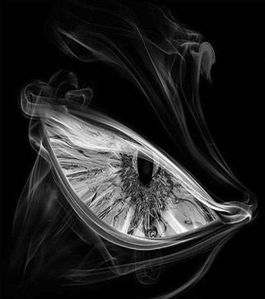 un-oeil-menacant-en-fumee.jpg