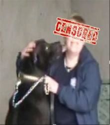 CHIEN LENNOX embrasse sa gardienne