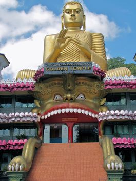 205-DAMBULLA-Temple-dore.JPG