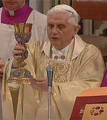 Elevation du Calice : Pape Benoit XVI.