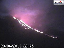 2013.04.20-22h45-etna_img_webcam2.jpg