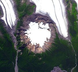646px-Hoodoo_Mountain_satellite.jpg