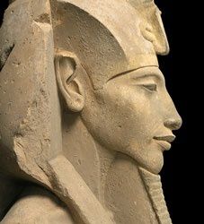 Akhenaten_profile1.jpg