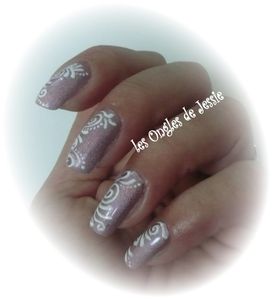 blog.Vernis-PeggySage-Holo-mauve.nailArt-tourbillons-blc4.jpg