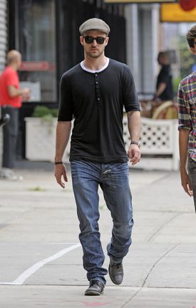 Justin-Timberlake-Grabs-Grub-in-NYC-4-2832x4461