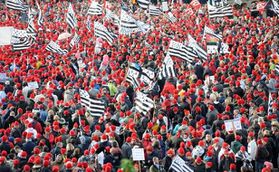 manifestation-bonnets-rouges-contre-ecotaxe-defense-emploi-