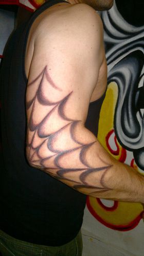 tatouage toile araigne