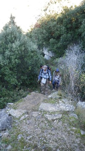 12-montee-dans-le-lit-du-vallon.JPG