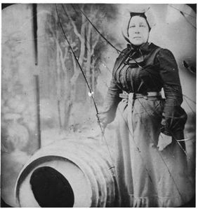 annie taylor tres petite
