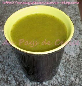 soupe-aux-fanes-de-radis-et-pomme-de-terre.jpg