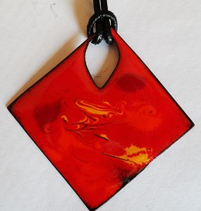 médaillon émaux rouge.JPG