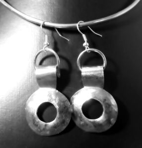 boucles d'oreilles design en zinc.JPG