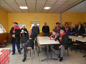 152 Le public attentif, le maire de Gesvres nous a rejoints