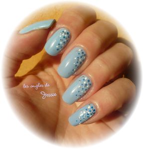 blog.Vernis-RubyWing-Moonstone.NailArt-points4.jpg