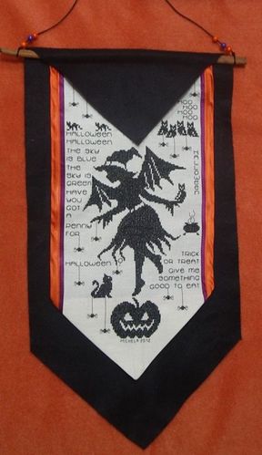 Halloween" .... a punto croce blog di iltelaiopovolaro.over blog.it Schemi gratis punto croce bianco e nero