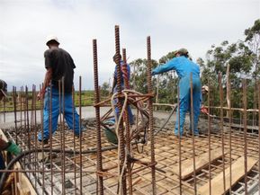 28. et qui sera coulée en 8 heures. Les seaux de béton so