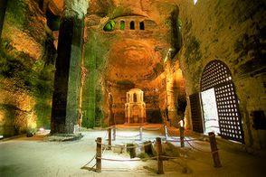 Aubeterre-sur-dronne-eglise-souterraine-sur-Blog-d-Phil.jpg