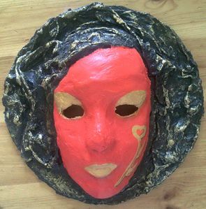 Décoration - modelage masques plâtre argile : Masque rouge F. Claire - Claire Frelon artiste peintre profesionnel en Morbihan - Bretagne - France - galerie de peinture