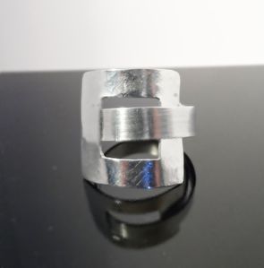 bague design en zinc.JPG