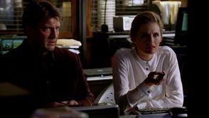 Castle-et-Beckett-S5X17-visionnage-du-fameux-dvd-BlogOuvert.jpg