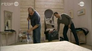 Roland-et-Riva-nettoient-la-chambre-ou-est-mort-Martial.jpg