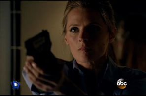 castle-fait-une-surprise-a-Beckett--elle-sort-son-arme-L-v.jpg