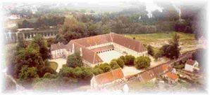 11192 vue aerienne abbaye royale du moncel