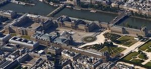 380px-Palais_du_Louvre_-_Paris.jpg