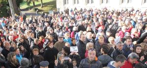 une-foule-silencieuse-une-foule-silencieuse