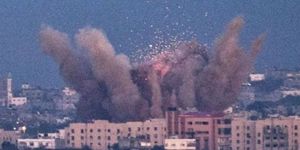 2012-11-15gaza-explosion.jpg