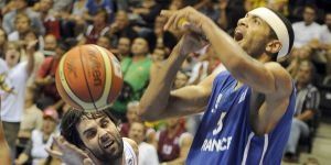 1568091_3_7fd9_le-francais-nicolas-batum-et-le-serbe-milos.jpg